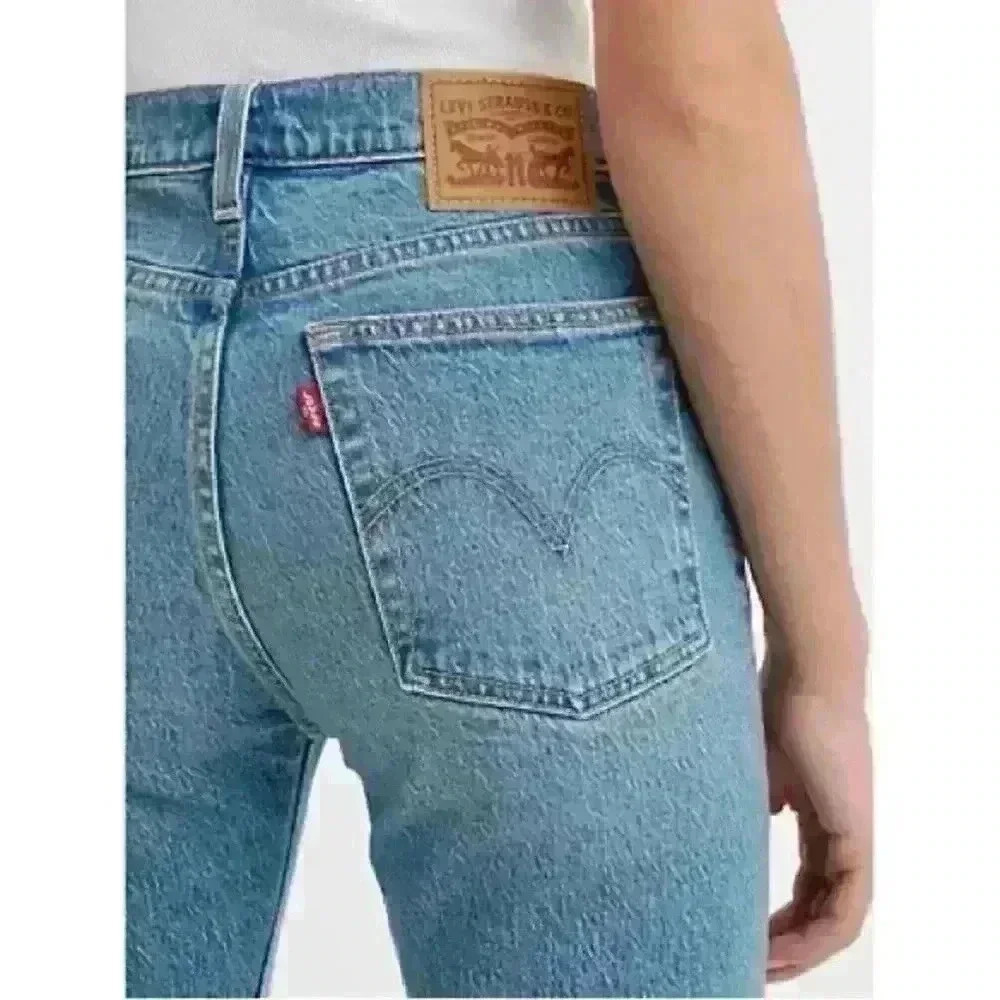 NWT- Levi's Premium Wedgie Straight High Rise Jeans Sz 26 - Picture 4 of 9
